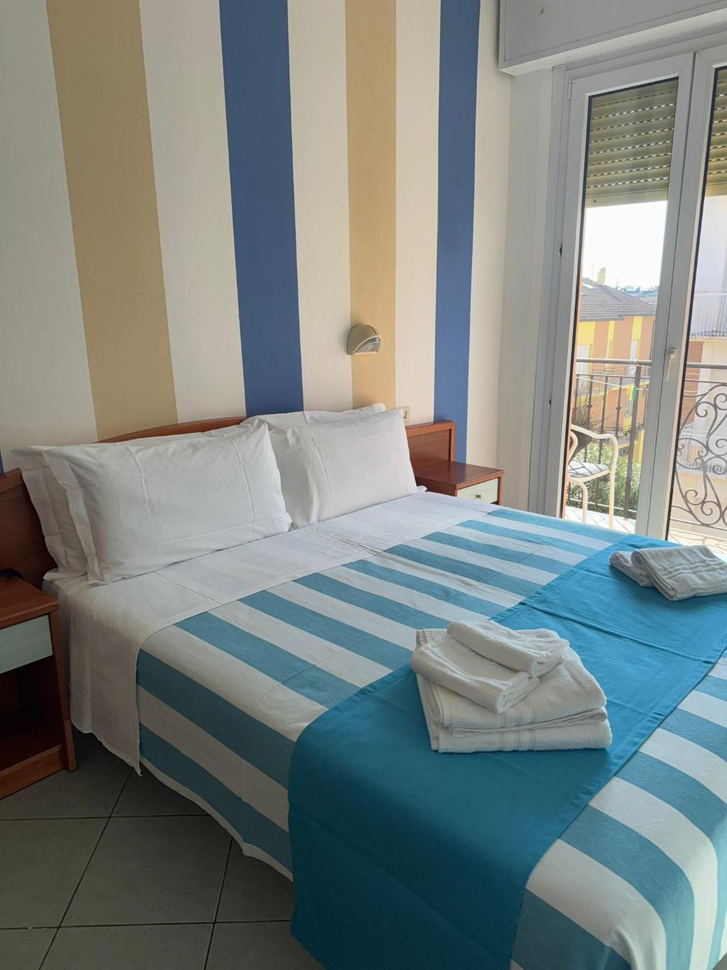 Hotel Villa Caterina Ріміні Екстер'єр фото