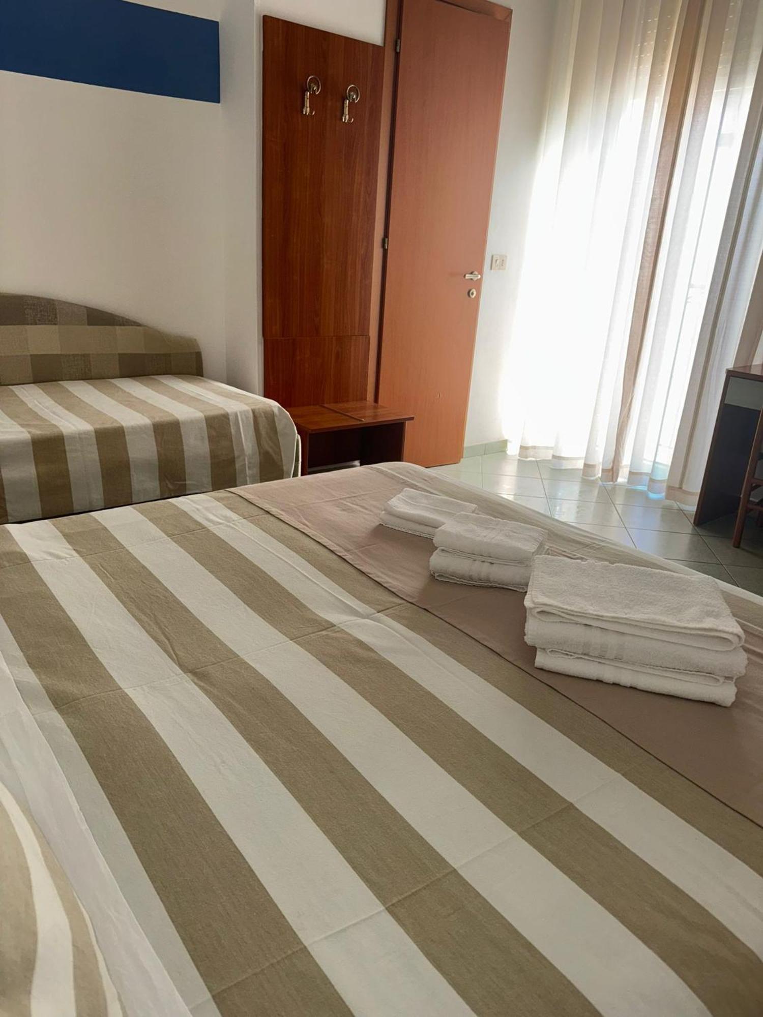 Hotel Villa Caterina Ріміні Екстер'єр фото